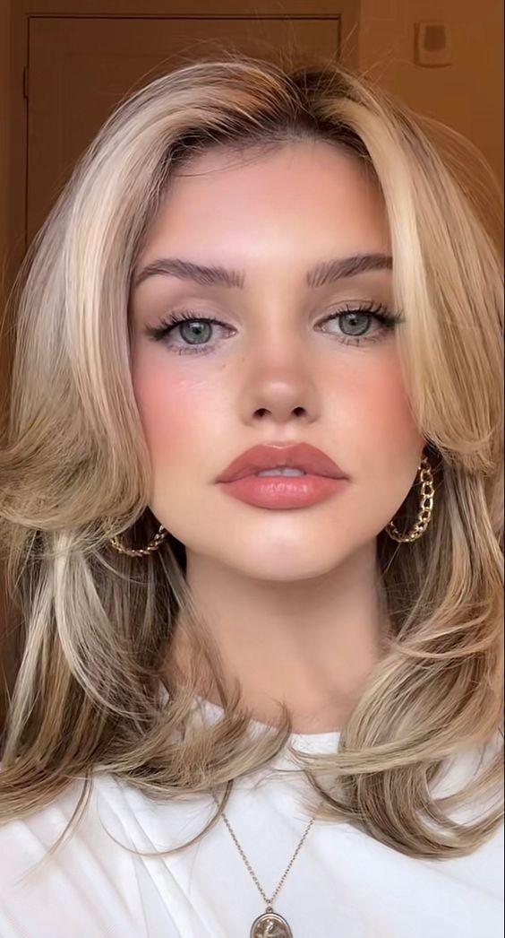 butterfly χτένισμα-τάσεις-Φθινόπωρο-Χειμώνας-2023-2024-ιδέες-