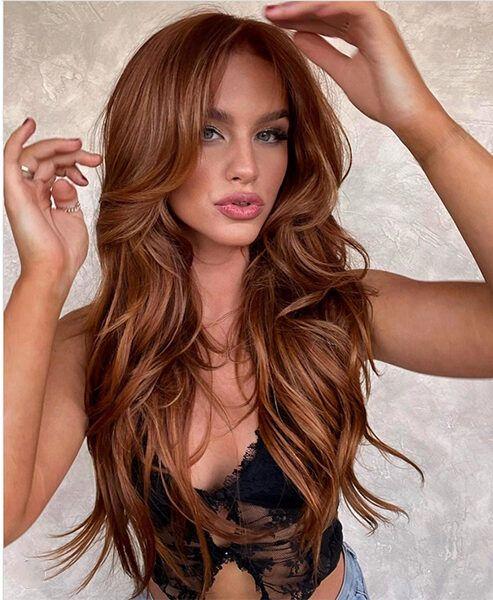 καστανοκόκκινα μαλλιά-τάσεις-Φθινόπωρο-Χειμώνας-2023-2024-ιδέες-