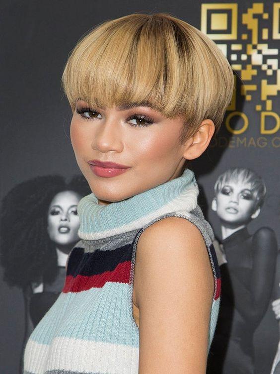 κοντά μαλλιά-καπελάκι-τάσεις-Φθινόπωρο-Χειμώνας-2023-2024-ιδέες-