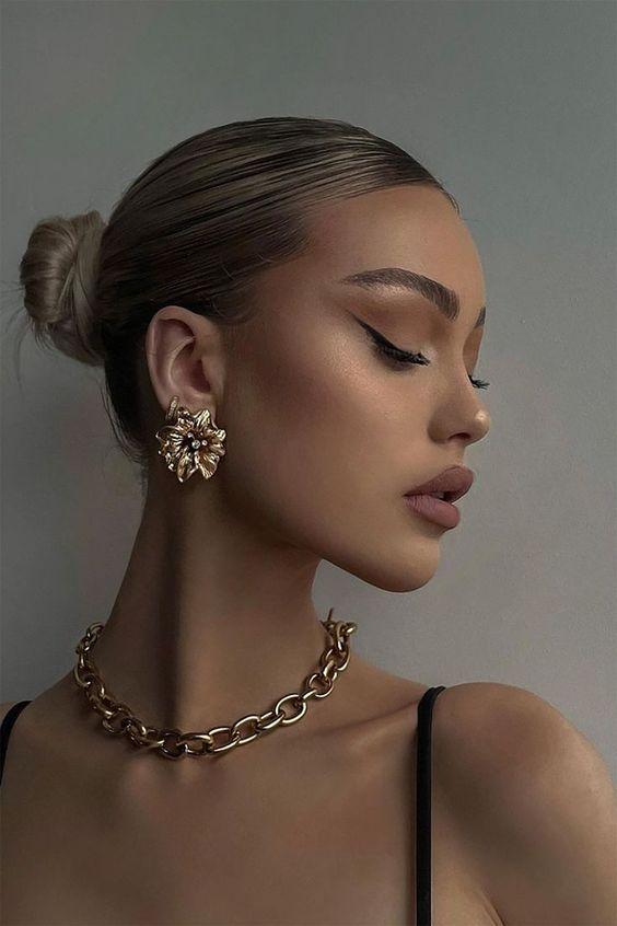 κότσος-της-μπαλαρίνας-τάσεις-Φθινόπωρο-Χειμώνας-2023-2024-ιδέες-