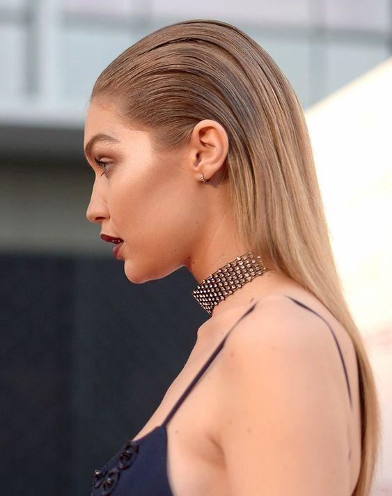 wet style-τάσεις-Φθινόπωρο-Χειμώνας-2023-2024-ιδέες-