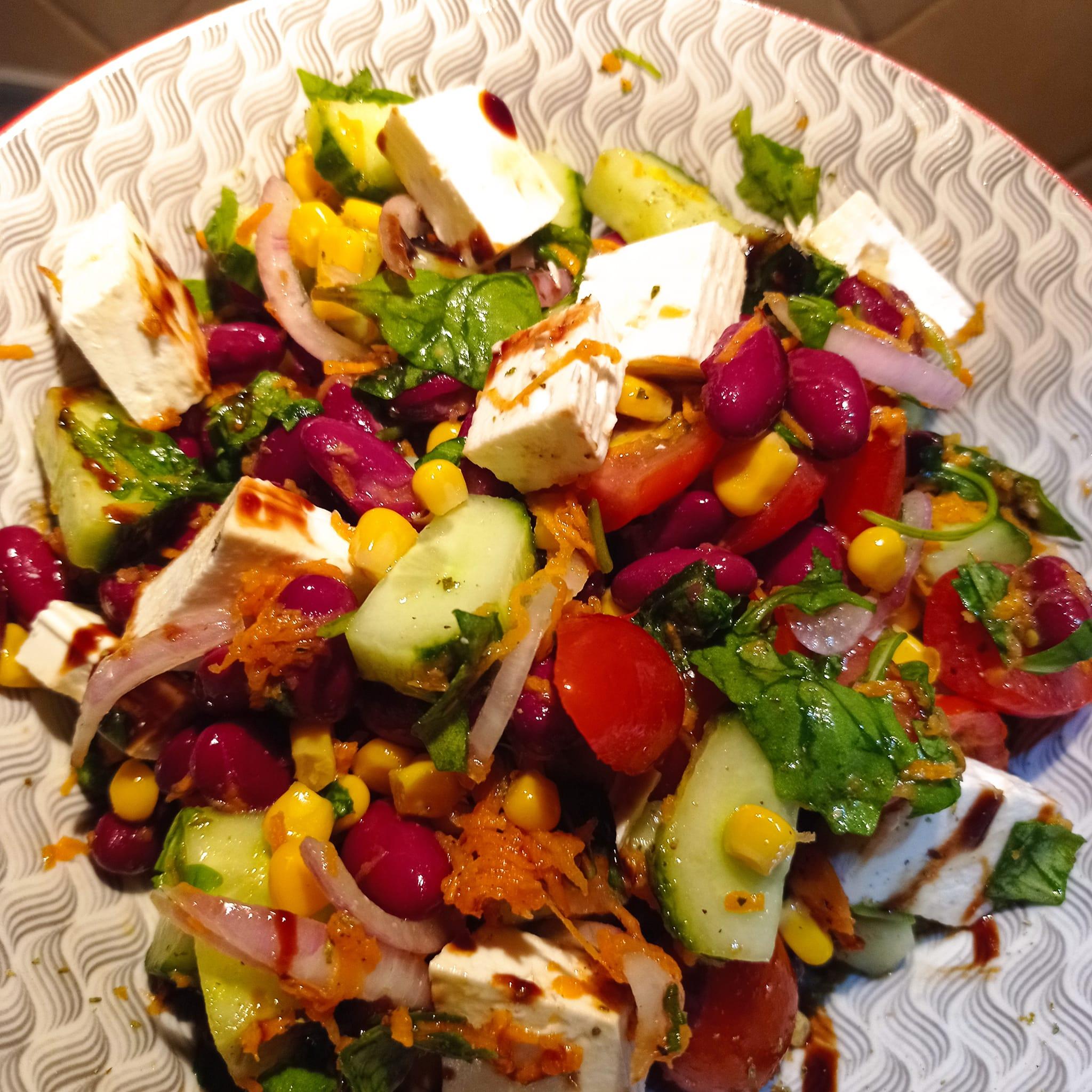 Πολυσαλάτα-με φέτα-και-μπαλσάμικο-συνταγή-