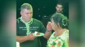 Tρικούβερτο γλέντι: Ο Λαμπερός ο γάμος της 82χρονης Παρασκιώς και του 41χρονου Κωστή με πάνω από 2.000 καλεσμένους και 100 κουμπάρους