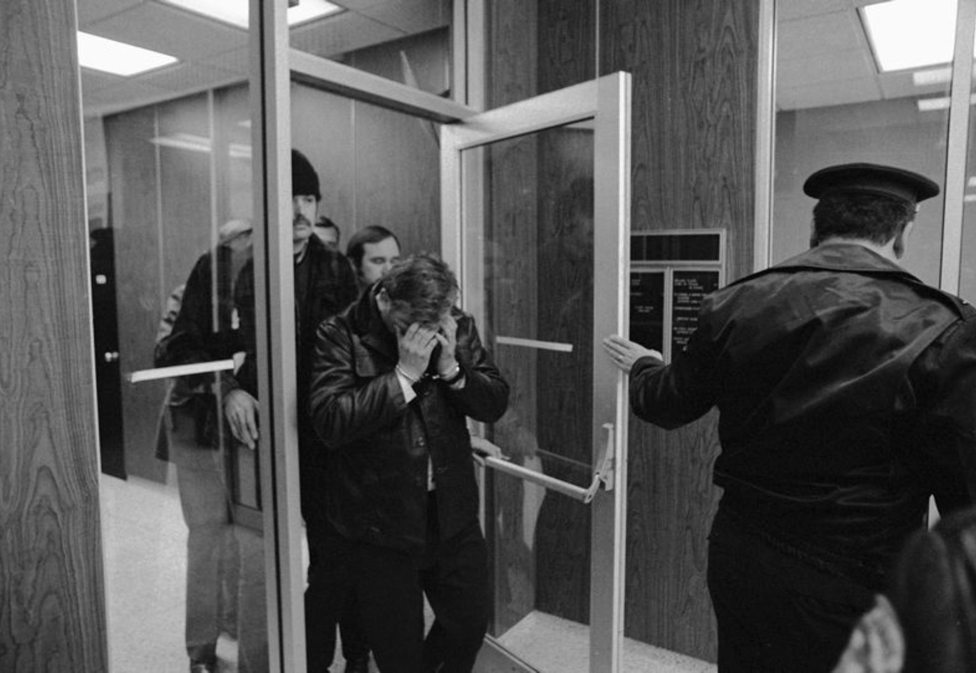 John Wayne Gacy: Η αληθινή φρικτή ιστορία του κλόουν δολοφόνου