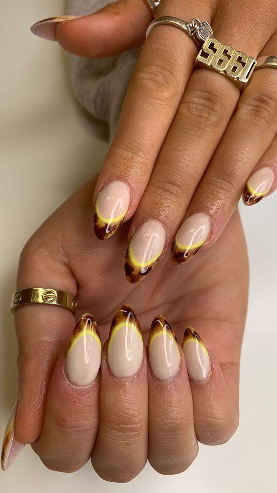 γαλλικό μανικιούρ-torties-με-neon κίτρινο-ιδέες-