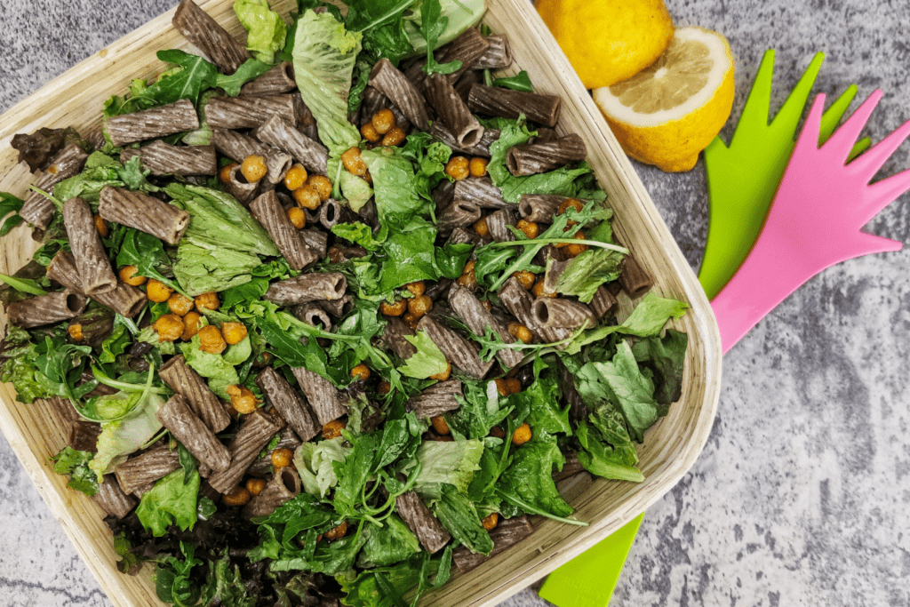 Ρεβιθοσαλάτα με ζυμαρικά