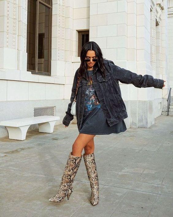 μπότες με snake-print--τάσεις-στις-μπότες-και-στα-μποτάκια-Φθινόπωρο-Χειμώνας-2023-2024-ιδέες-