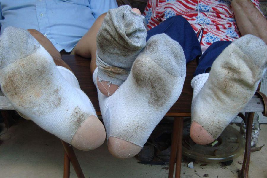 Ύπνος με κάλτσες: Το επικίνδυνο βακτήριο που υπάρχει στις βρώμικες κάλτσες υπάρχει στις κατσαρίδες και τα περιττώματά τους