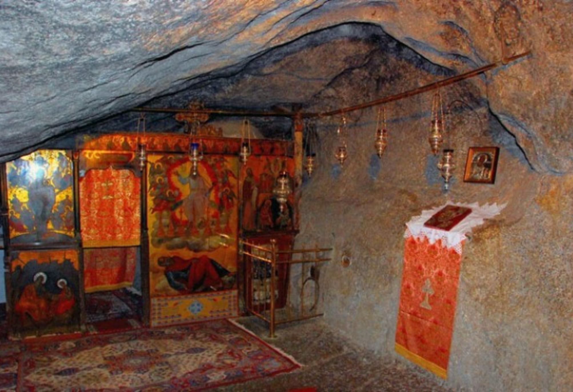 Το Σπήλαιο της Αποκάλυψης στην Πάτμο: Ένα μνημείο παγκόσμιας κληρονομιάς αλλά και τόπος γαλήνης και κατάνυξης όπου ο Θεός μίλησε με στον Άγιο Ιωάννη