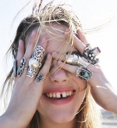 κενό-ανάμεσα-στα-δόντια-χαρακτηριστικά-προσωπικότητας-