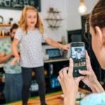 μην-εκθέτετε-στα-social media-τα-παιδιά-