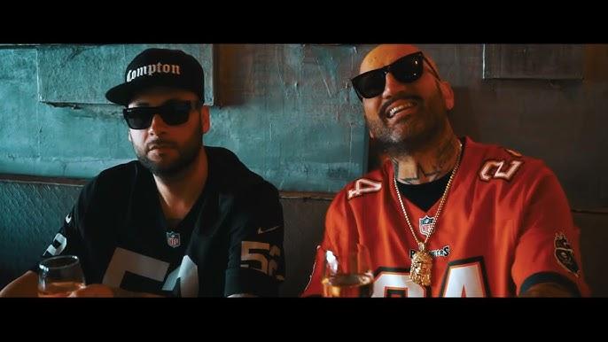 Τα σκαλιά της εκκλησίας ανεβαίνει ο πασίγνωστος Έλληνας ράπερ