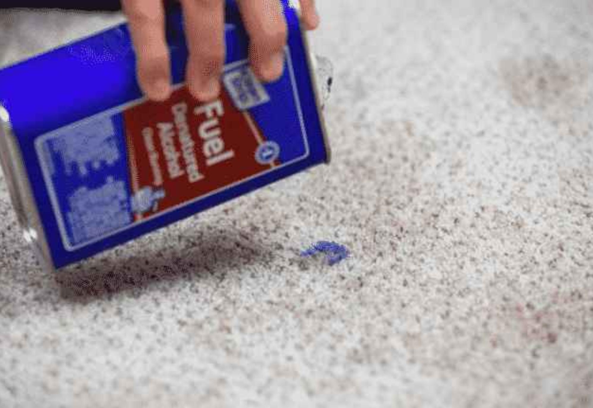 Λάσπες σοκολάτα μελάνι σάλτσες και άλλοι δύσκολοι λεκέδες στα χαλιά –  Εξαφανίστε τους σαν να μην έγιναν ποτέ 