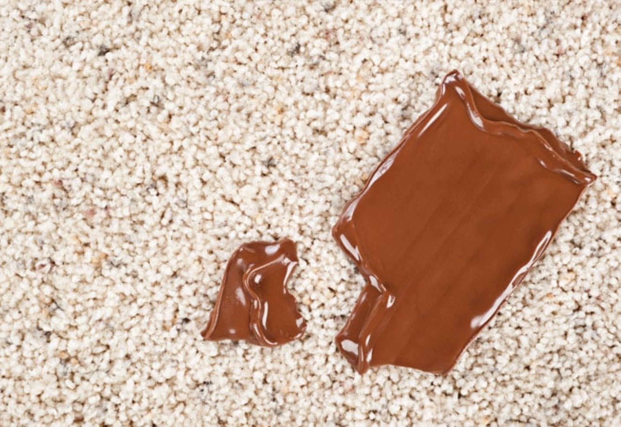 Λάσπες σοκολάτα μελάνι σάλτσες και άλλοι δύσκολοι λεκέδες στα χαλιά –  Εξαφανίστε τους σαν να μην έγιναν ποτέ 