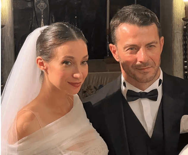 Γιώργος Αγγελόπουλος – Δήμητρα Βαμβακούση: Φωτογραφίες και βίντεο από τον γάμο τους