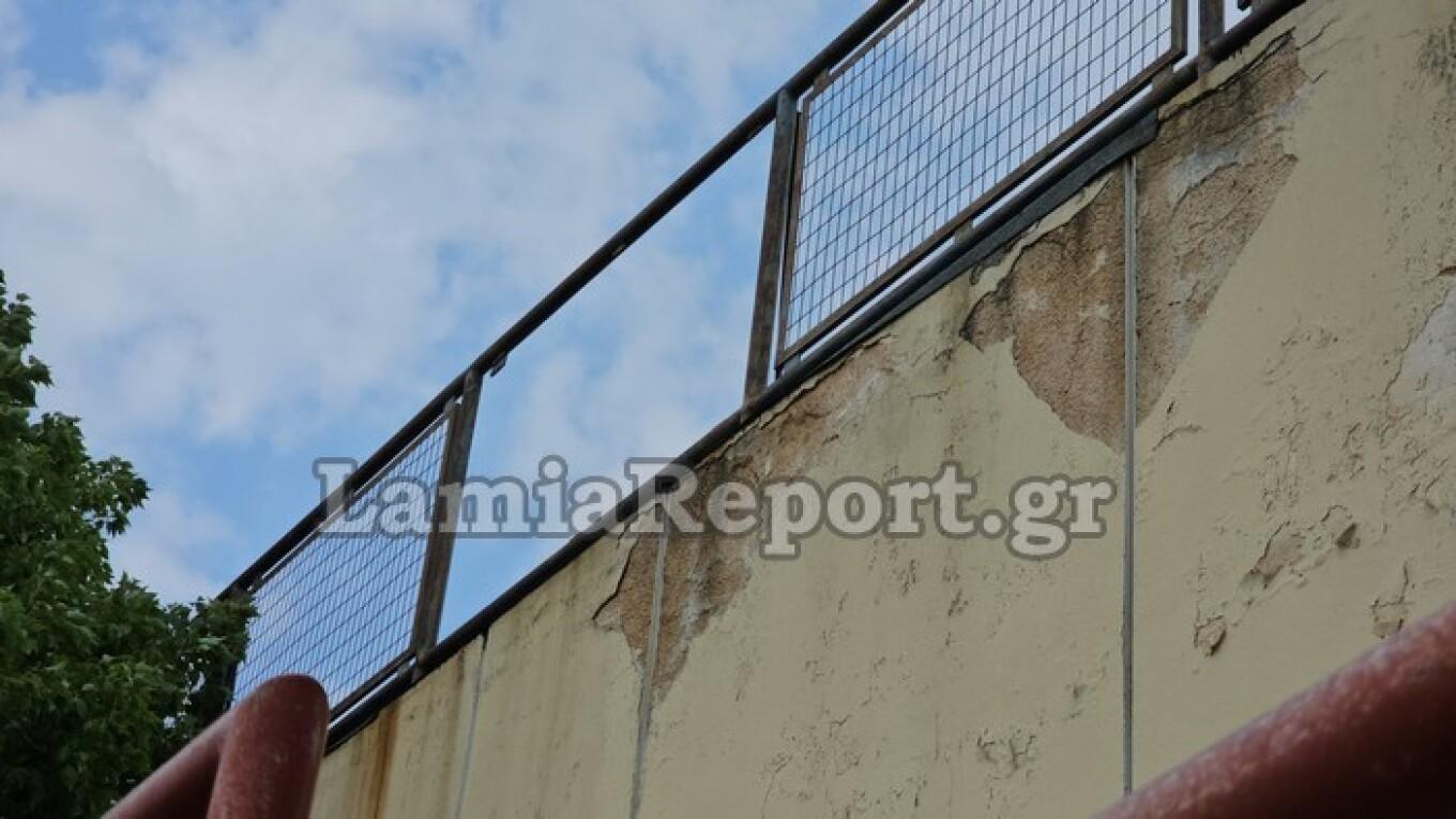 Λαμία: Μαθητής έπεσε από ύψος 5 μέτρων όταν υποχώρησε κάγκελο