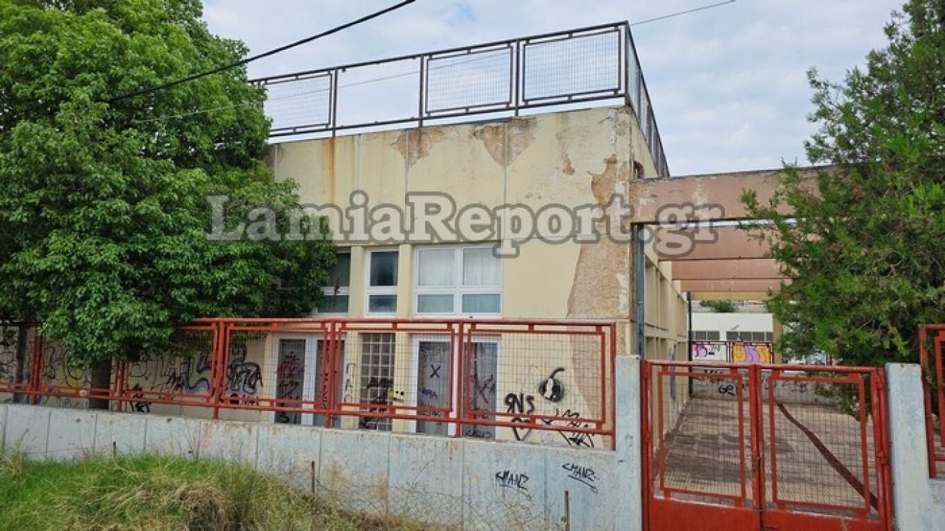 Λαμία: Μαθητής έπεσε από ύψος 5 μέτρων όταν υποχώρησε κάγκελο