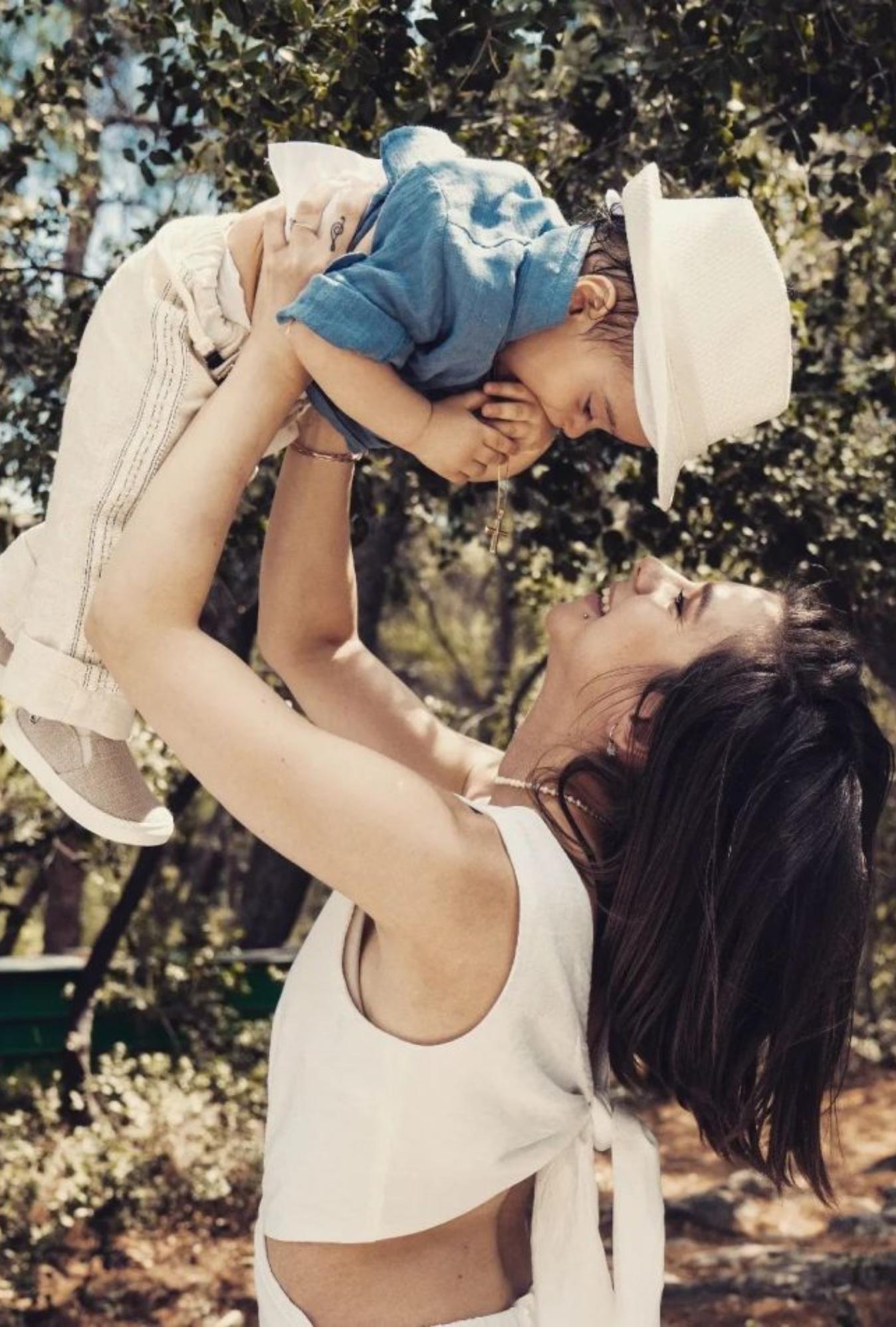 Μην αρχίζεις τη μουρμούρα: H Σοφούλα βάφτισε τον γιο της (Φωτογραφίες)