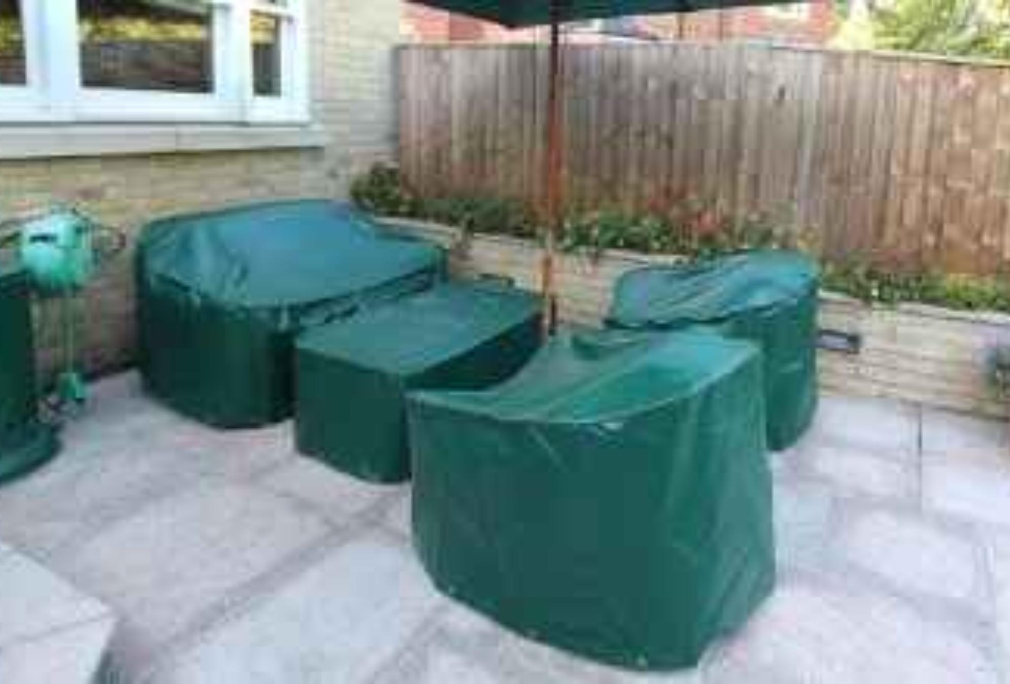 Πώς να καθαρίσεις και να προστατέψεις τα έπιπλα κήπου τον χειμώνα