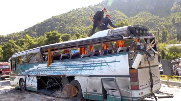 19 χρόνια από το τραγικό δυστύχημα του Μαλιακού με 7 νεκρούς μαθητές : Όταν η Ελλάδα θρήνησε για άλλη μια φορά τα παιδιά της