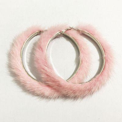 H Αθηνά από την Γη της Ελιάς φοράει τα σκουλαρίκια που όλες θα αγοράσουμε φέτος τον Χειμώνα