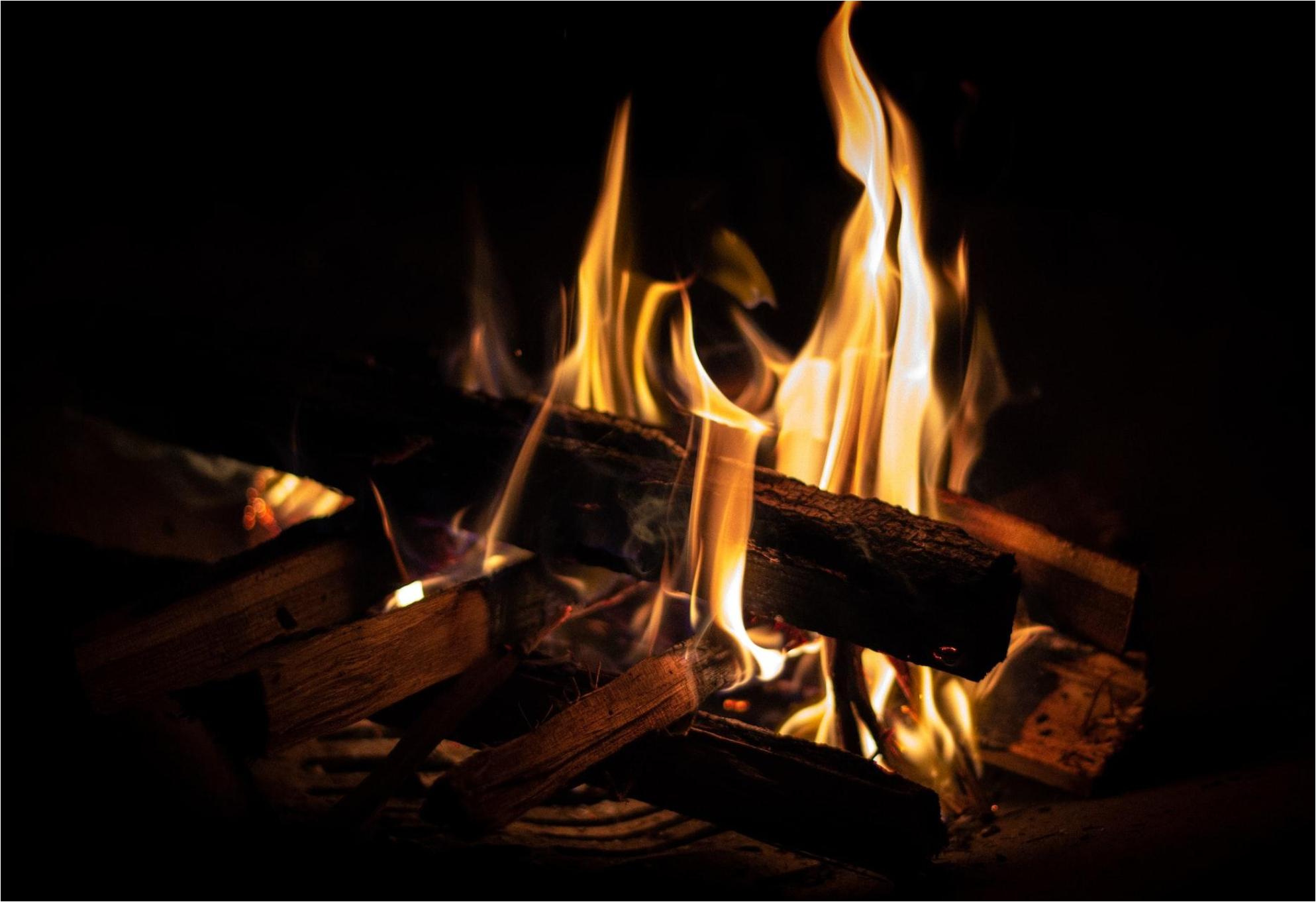 Μπουκωμένα και γεμάτα μουτζούρες μπουριά: Δείτε πως να καθαρίσετε εύκολα και αποτελεσματικά τα μπουριά της σόμπας