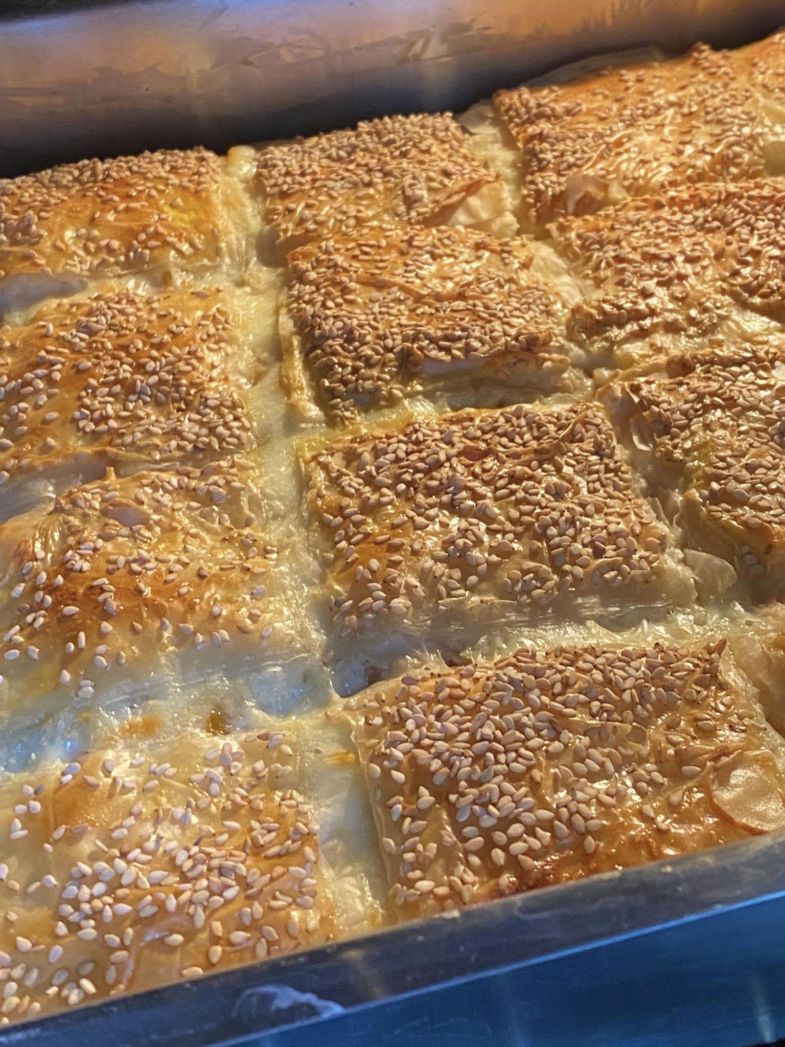 κοτόπιτα-με-πιπεριές-και-μπεσαμέλ-συνταγή-