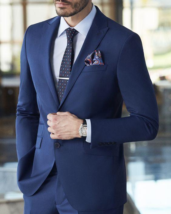 Ο Δημητρης Γκοτσοπουλος φοράει Μπλε Ραφ κουστούμι και βάζει φωτιά στον Παράδεισο των Κυρίων