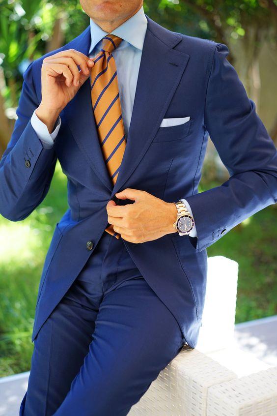 Ο Δημητρης Γκοτσοπουλος φοράει Μπλε Ραφ κουστούμι και βάζει φωτιά στον Παράδεισο των Κυρίων