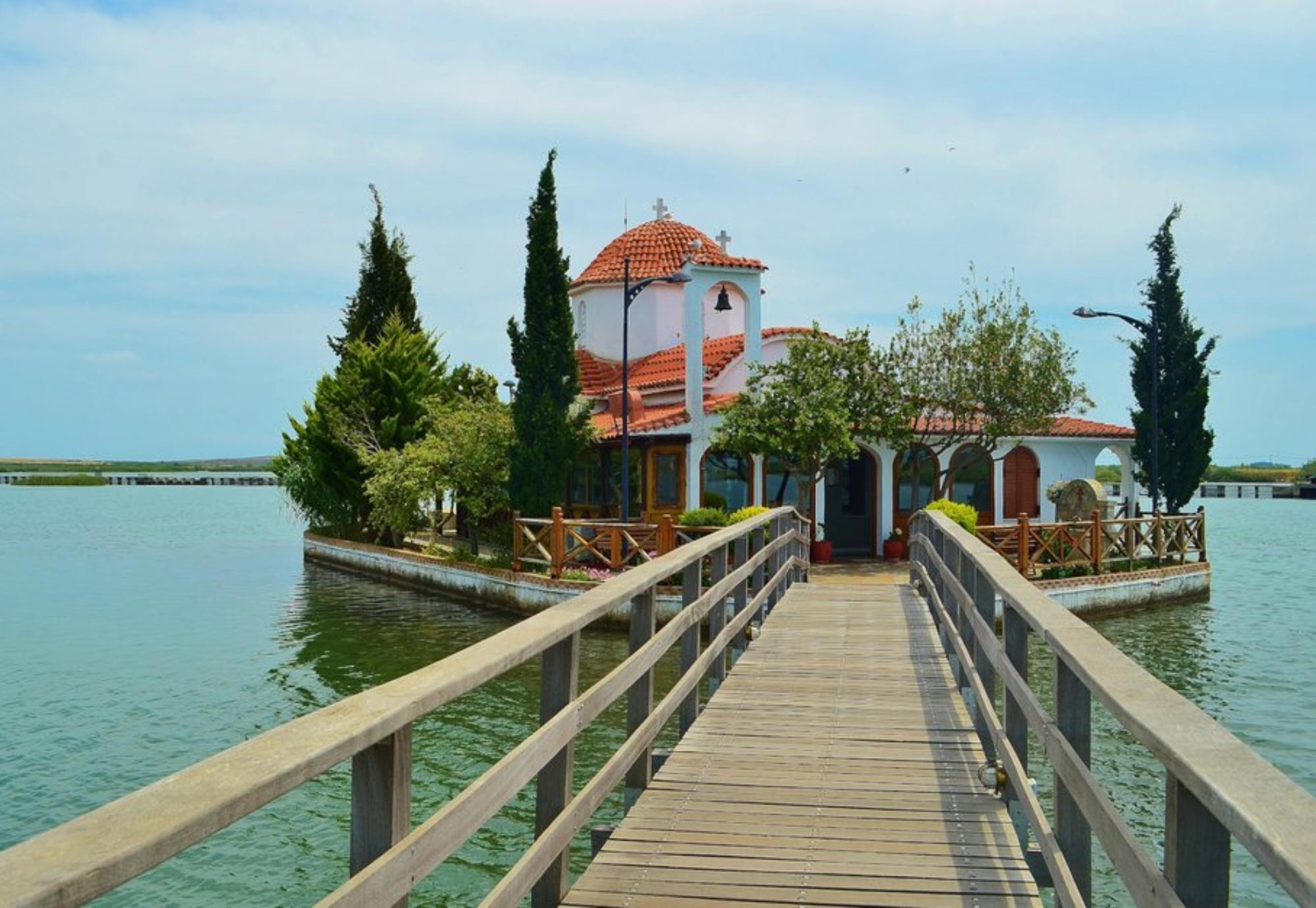 Άγιος Νικόλαος : Το «πλωτό» μοναστήρι στην Ξάνθη με τη υπέροχη ομορφιά