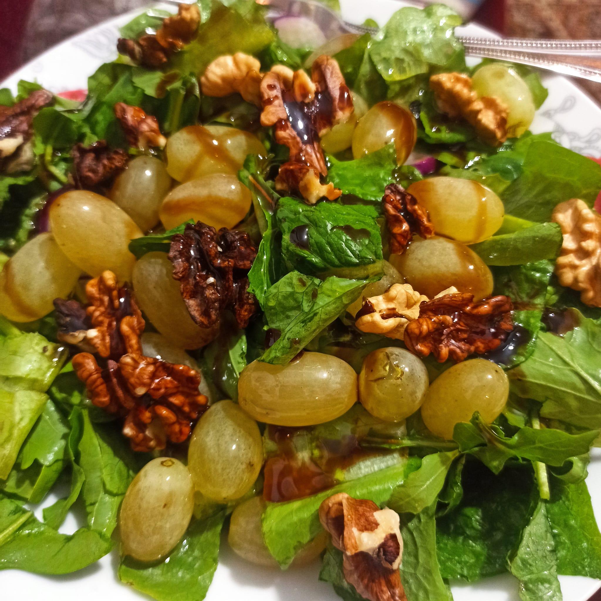 σαλάτα-με-σταφύλι-συνταγή- σαλάτα-με-σταφύλι-συνταγή-