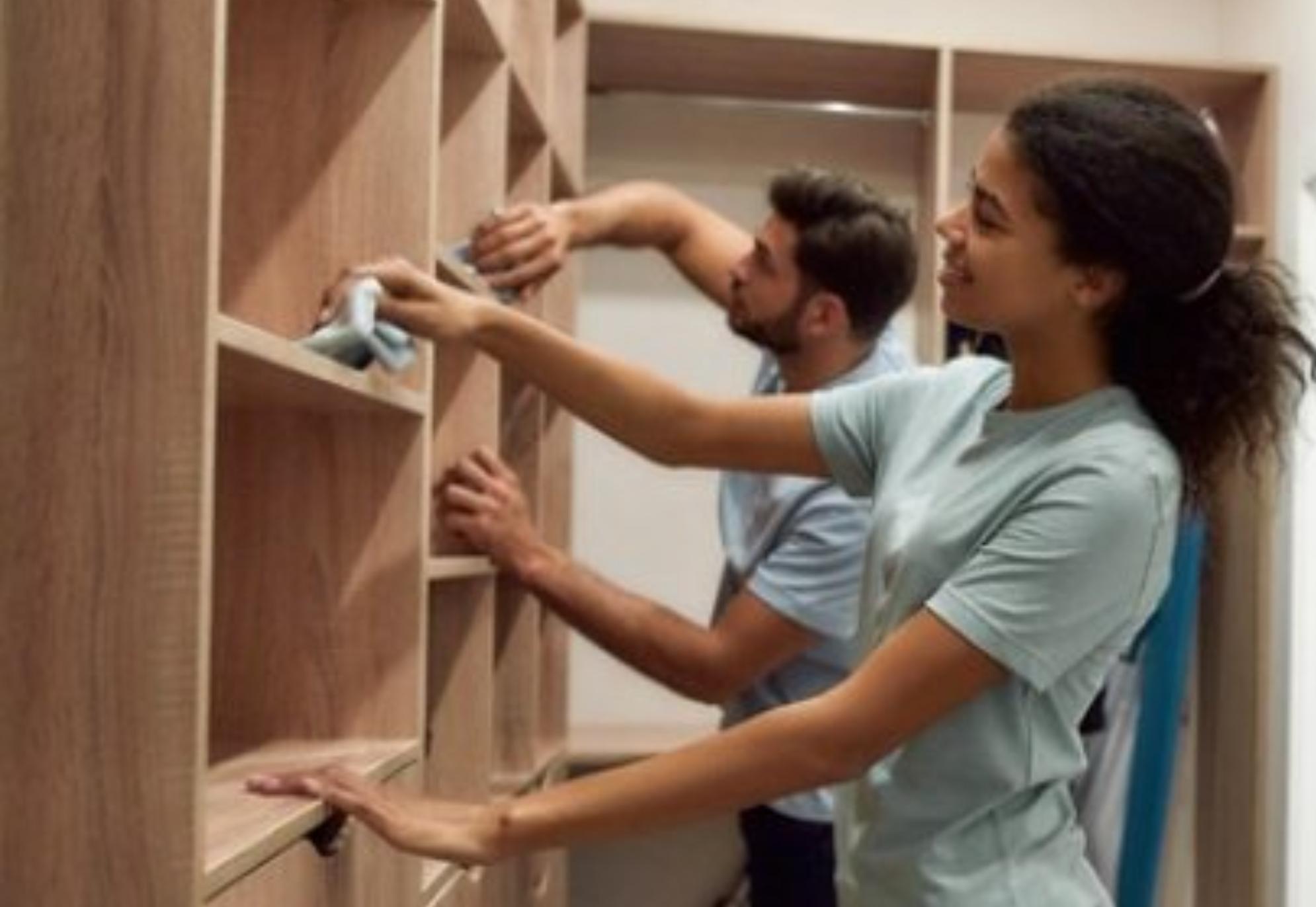 Φθινόπωρο: Σκόνη υγρασία και μυρωδιά κλεισούρας στη ντουλάπα – Καθάρισε την σε βάθος πριν κατεβάσεις τα χειμωνιάτικα