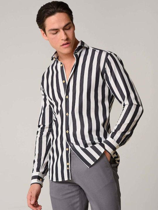 Ο Αργυρής Πανταζάρας με ριγέ πουκάμισο κάνει Πάταγο στον Παράδεισο των Κυρίων