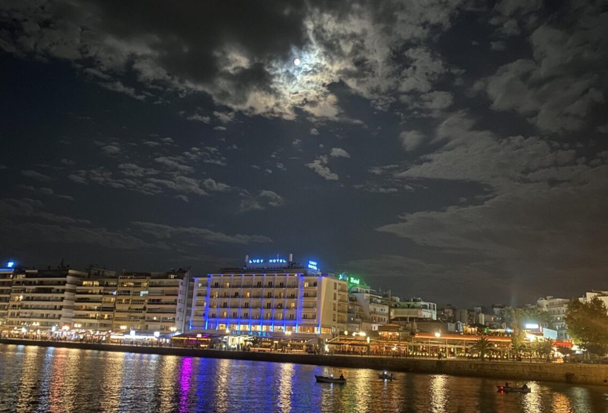 Φεγγάρι του θερισμού: Η τελευταία υπερπανσέληνος του 2023 (φωτογραφίες)