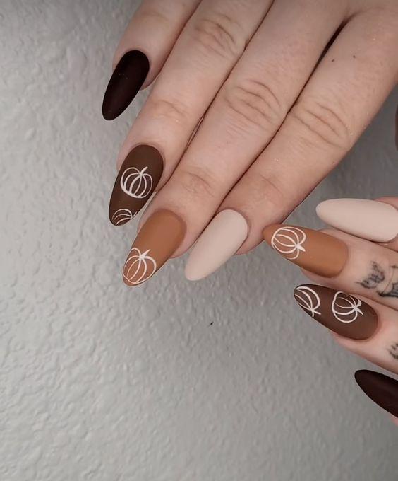 Οκτώβριος 2023: 15 ιδέες για φθινοπωρινό μανικιούρ