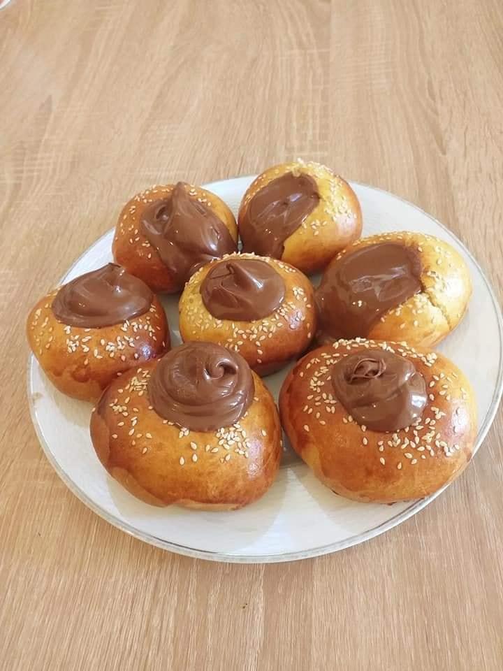 γεμιστά-ψωμάκια-με-πραλίνα-συνταγή-