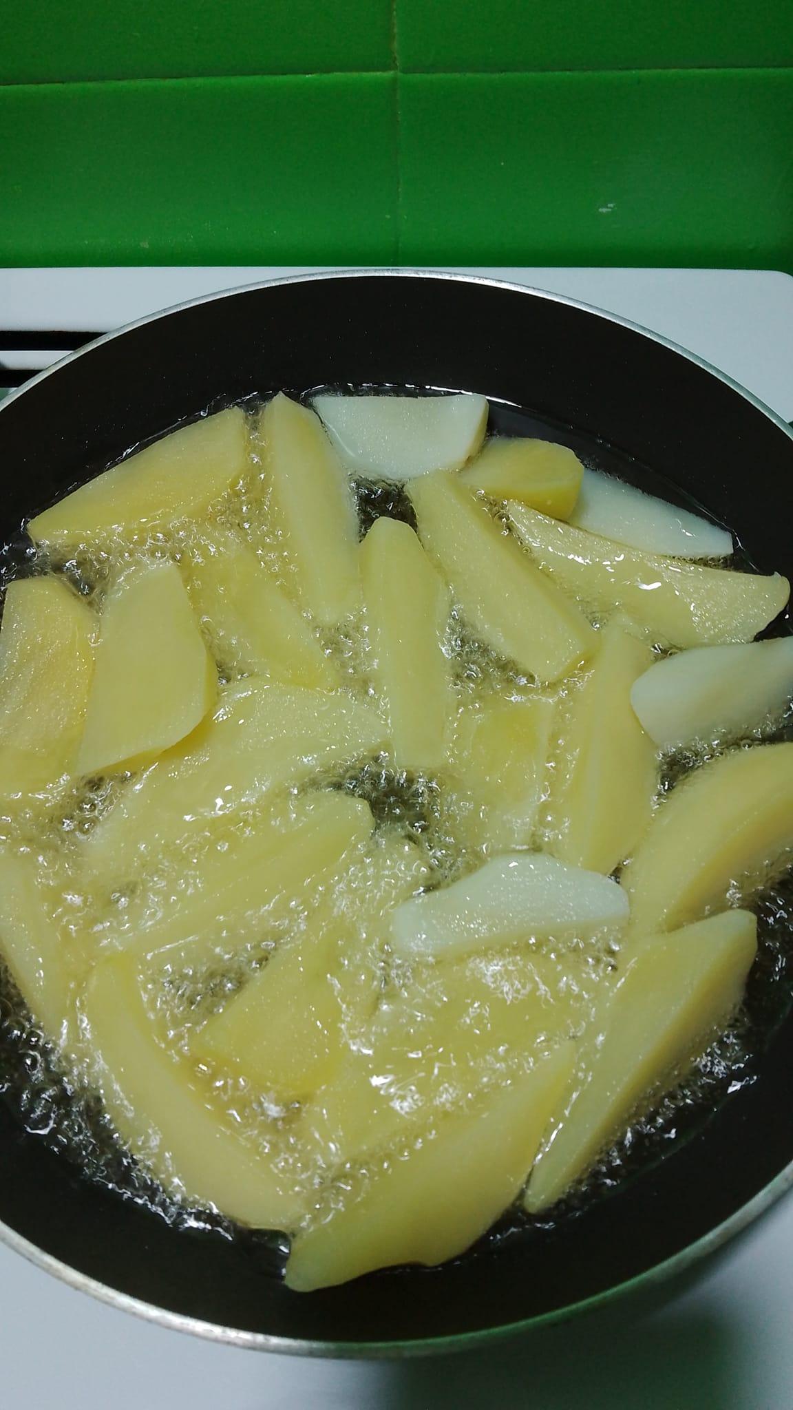 κοτόπουλο-κοκκινιστό-με-κρεμμύδια-συνταγή- κοτόπουλο-κοκκινιστό-με-κρεμμύδια-συνταγή-