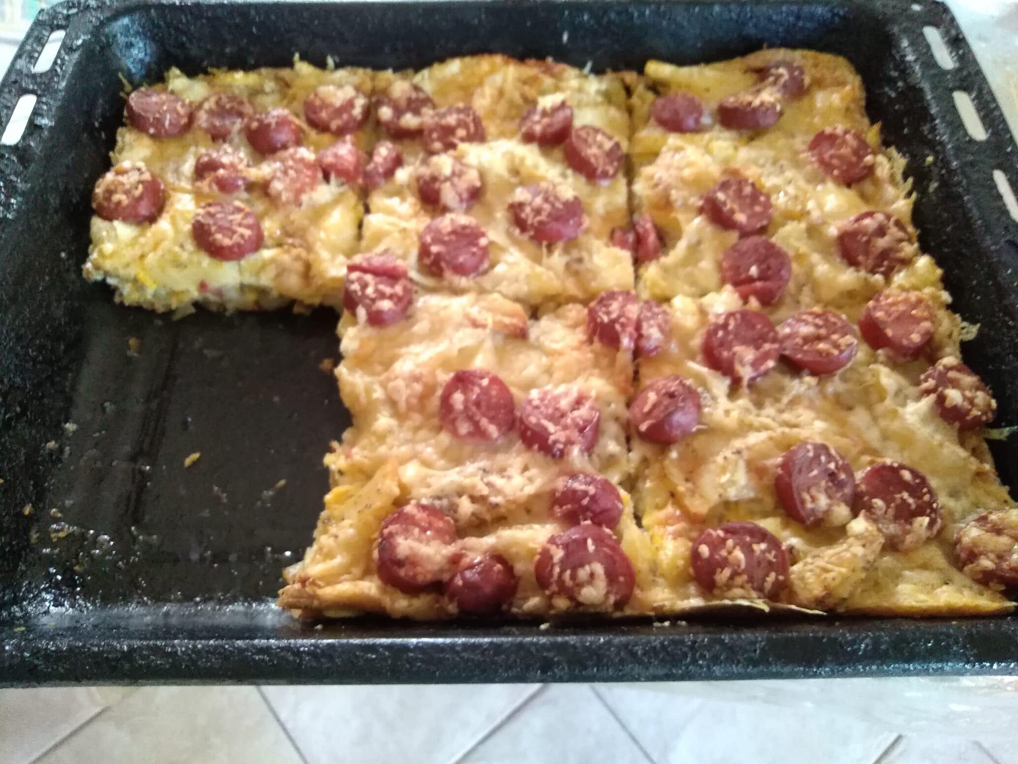 ομελέτα-φούρνου-με-λουκάνικο-και-γραβιέρα-συνταγή-