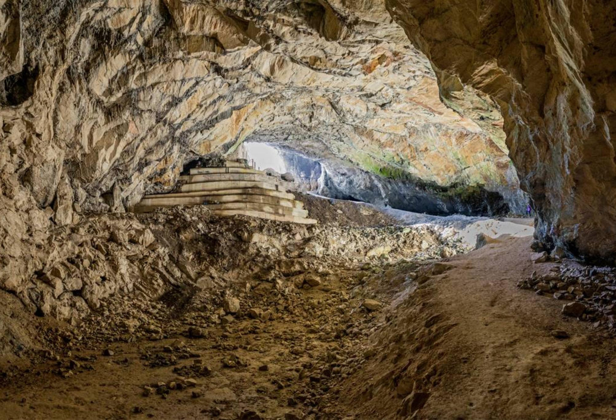 Σπήλαιο των Αμώμων ή η σπηλιά του Νταβέλη: Οι θρύλοι και η αληθινή ιστορία για τον λήσταρχο – Που σταματάει ο μύθος και που αρχίζει η πραγματικότητα