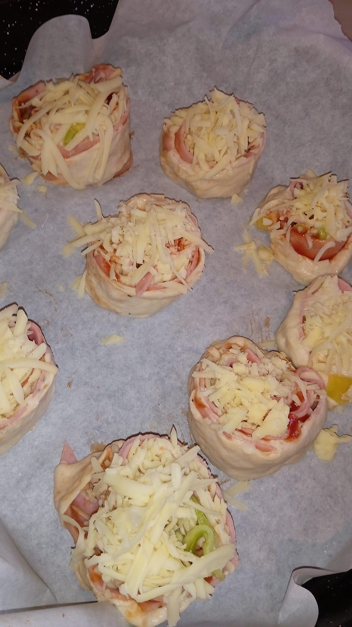 ατομικά-ρολάκια-πίτσας-συνταγή- ατομικά-ρολάκια-πίτσας-συνταγή-