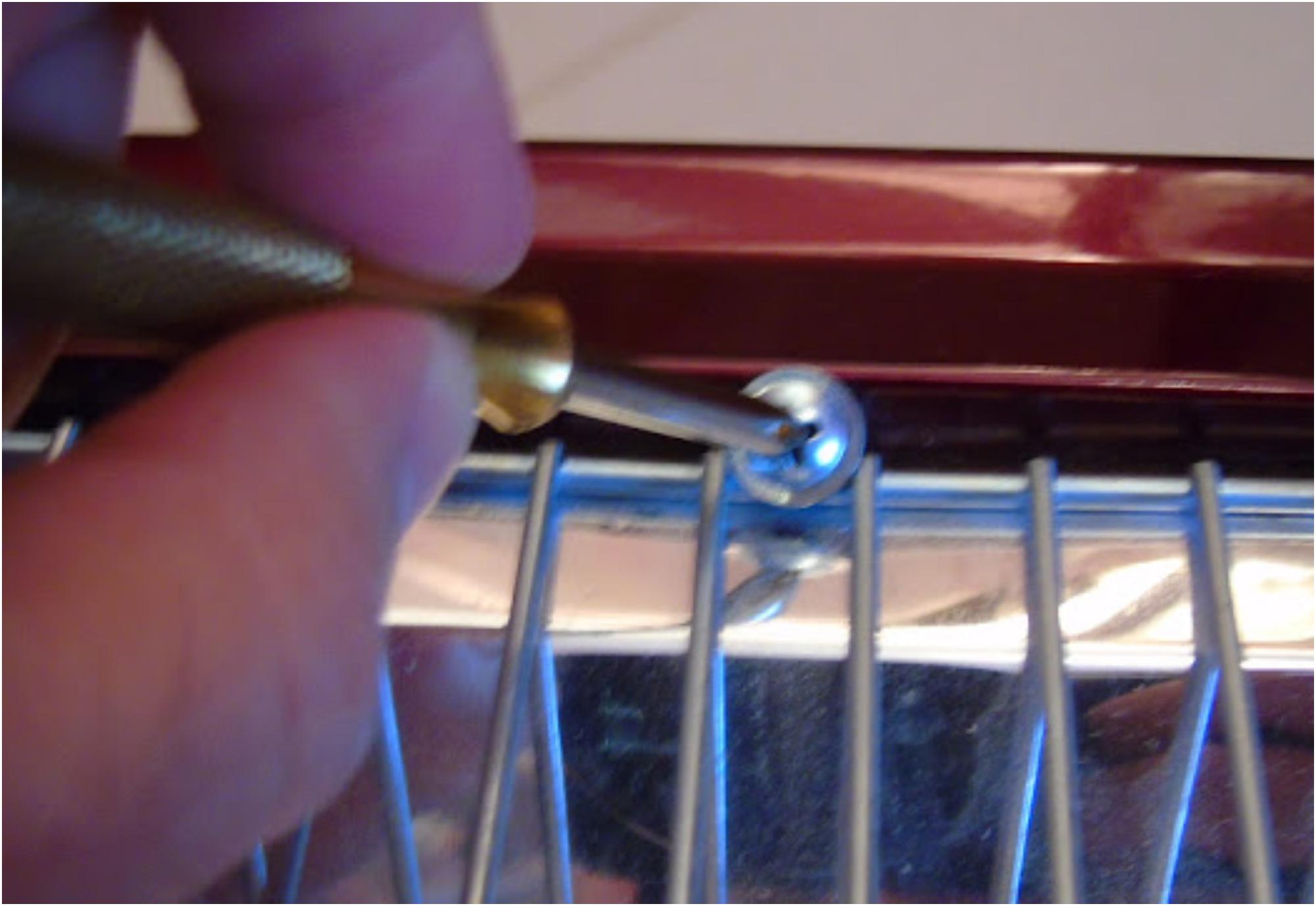 Σκόνη και ψόφια ζωύφια στην ηλεκτρική σόμπα αλογόνου ή χαλαζία: Δείτε πως να την κάνετε σαν καινούρια βήμα-βήμα