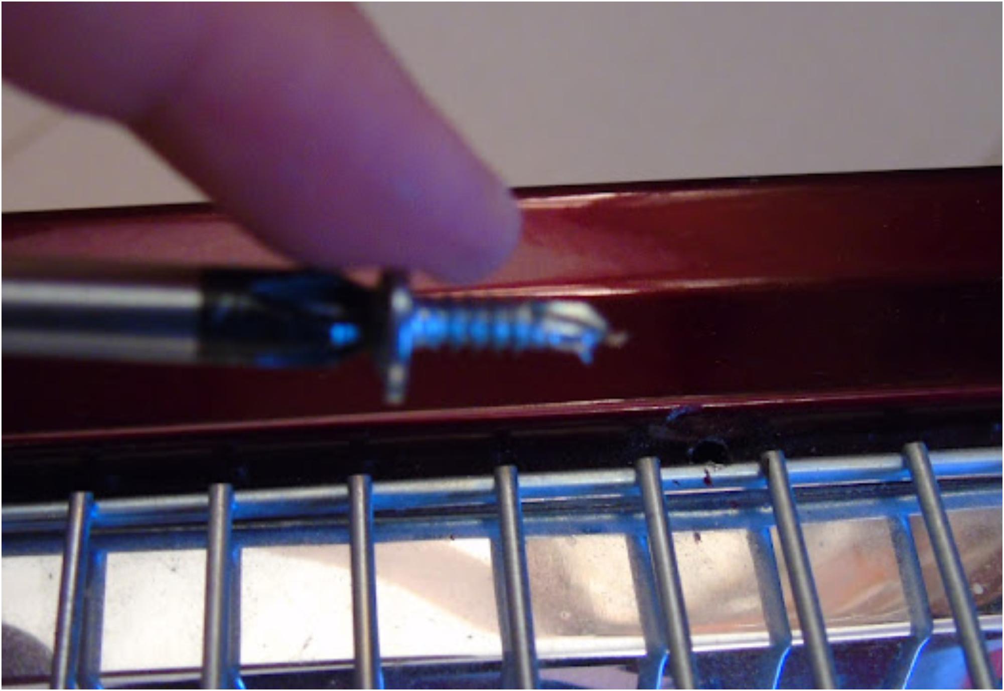 Σκόνη και ψόφια ζωύφια στην ηλεκτρική σόμπα αλογόνου ή χαλαζία: Δείτε πως να την κάνετε σαν καινούρια βήμα-βήμα