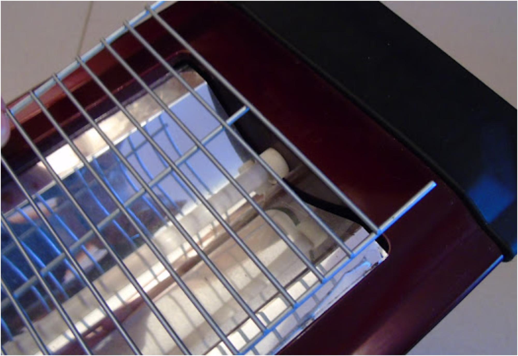 Σκόνη και ψόφια ζωύφια στην ηλεκτρική σόμπα αλογόνου ή χαλαζία: Δείτε πως να την κάνετε σαν καινούρια βήμα-βήμα