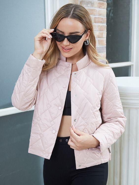 Δανάη Παππά : Το καπιτονέ μπουφάν της Θοδώρας του Σασμού είναι ότι πρέπει για τα φθινοπωρινά σου βράδια