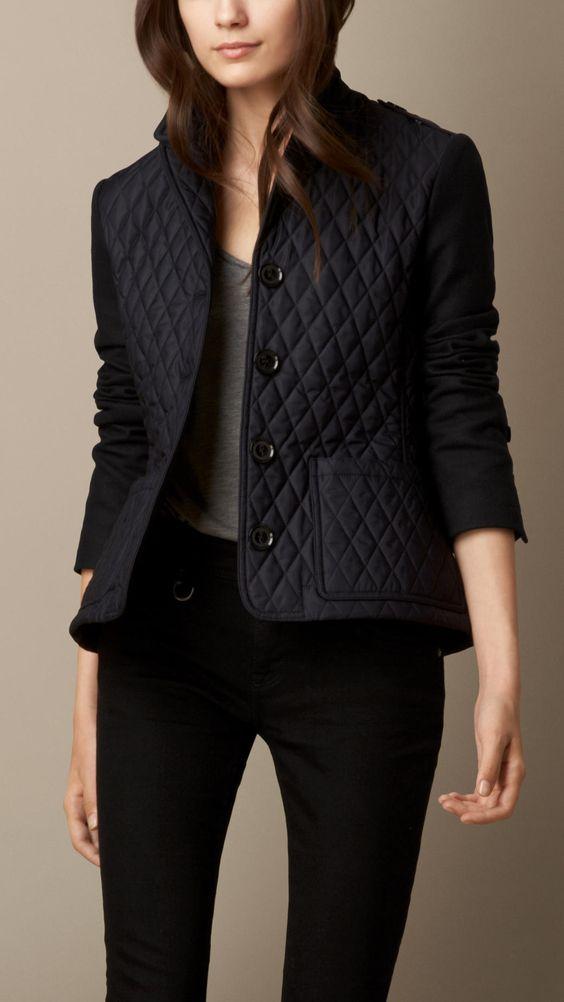 Δανάη Παππά : Το καπιτονέ μπουφάν της Θοδώρας του Σασμού είναι ότι πρέπει για τα φθινοπωρινά σου βράδια