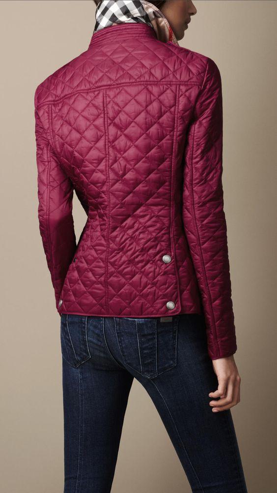 Δανάη Παππά : Το καπιτονέ μπουφάν της Θοδώρας του Σασμού είναι ότι πρέπει για τα φθινοπωρινά σου βράδια