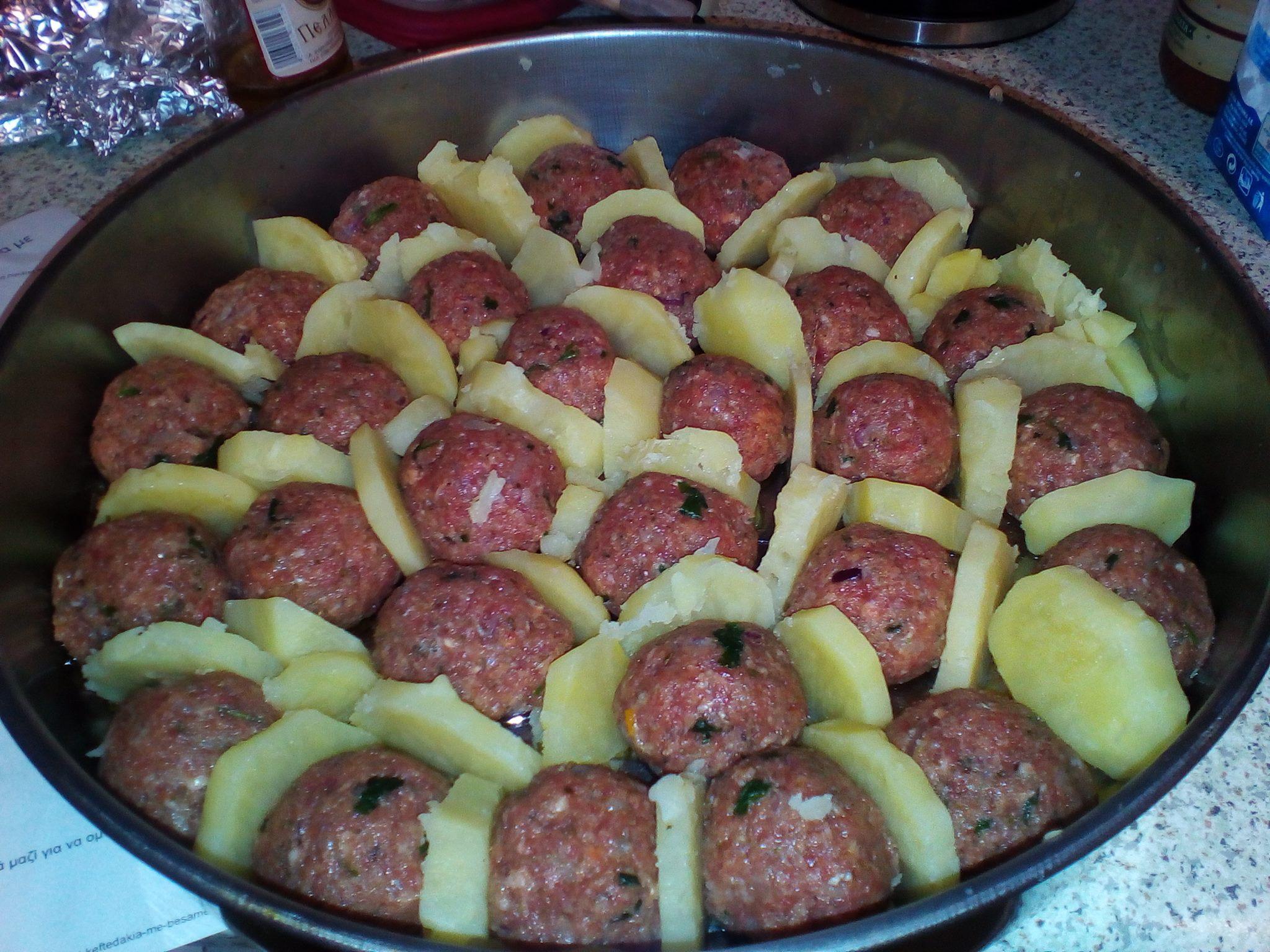 κεφτεδάκια-με-πατάτες-και-μπεσαμέλ-συνταγή-