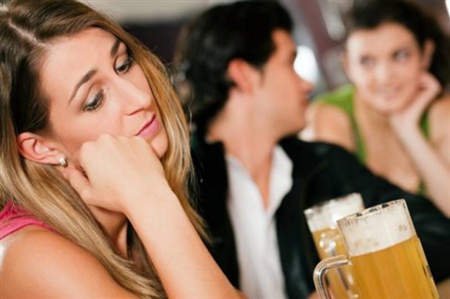 ο-άντρας-μου-έχει-σχέση-με-την-γειτόνισσα-αλλά-με-βγάζει-τρελή-