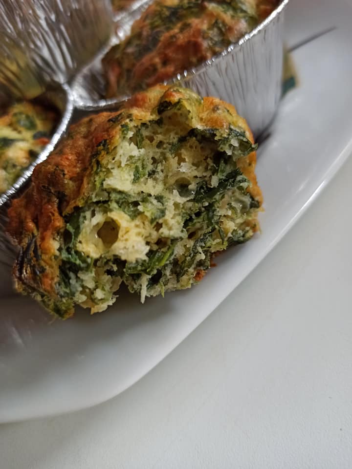 αλμυρά-muffins-με-σπανάκι-συνταγή-