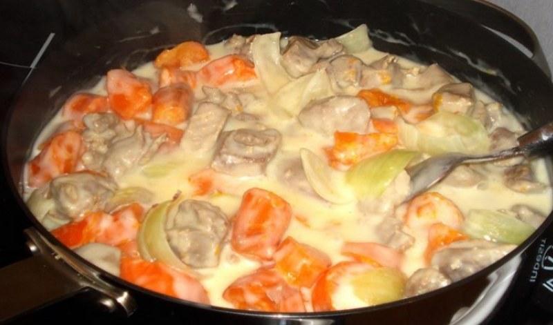 Blanquette de veau: Μοσχάρι με λευκή σάλτσα
